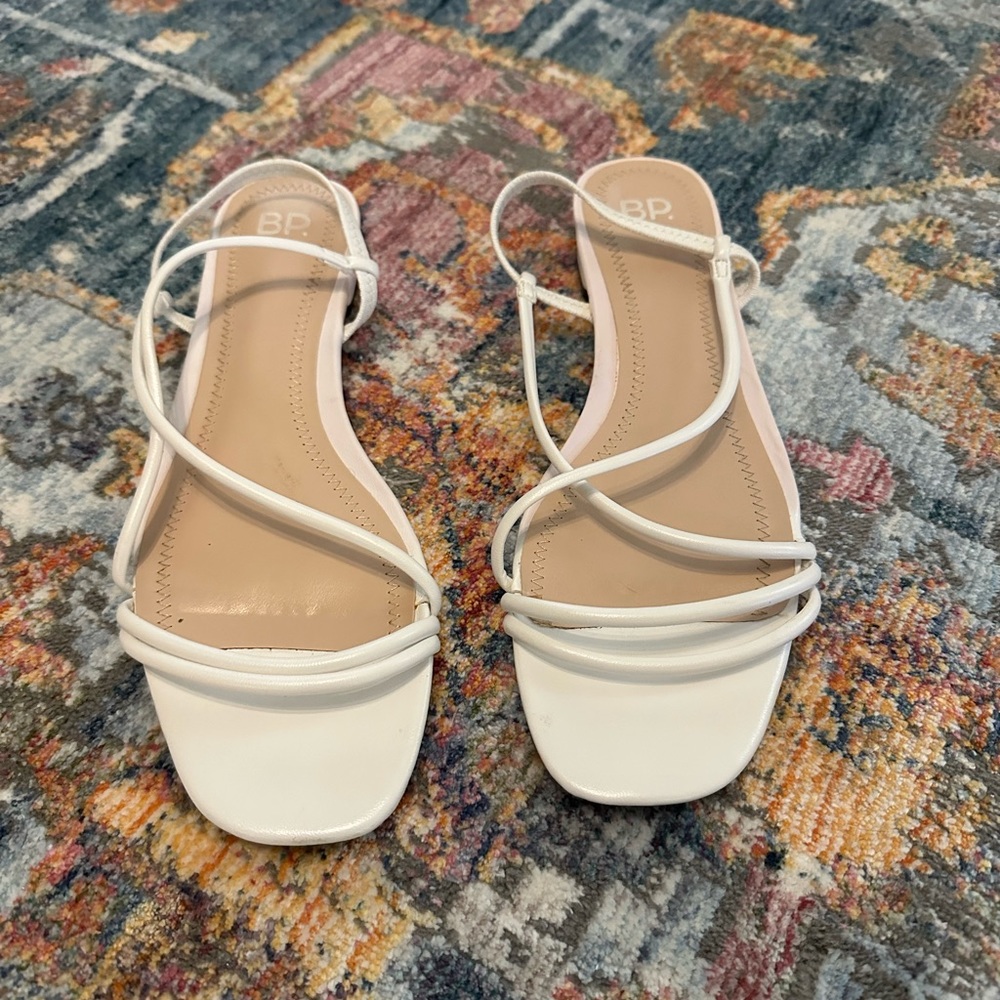 🤍BP White Sandals